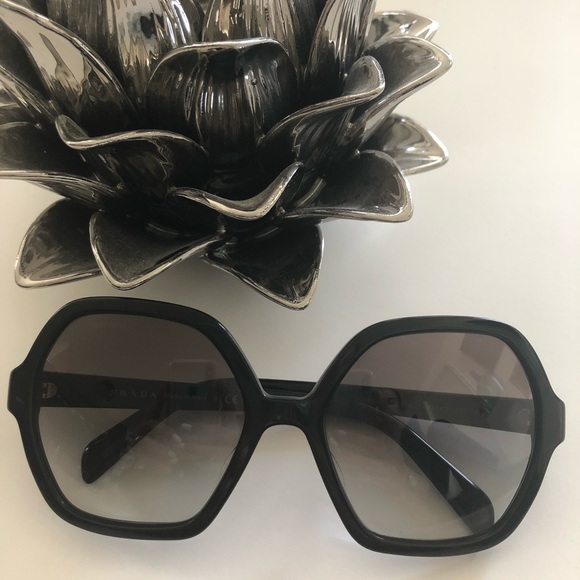 Prada Accessories - AUTHENTIC PRADA BLACK ANGULAR OVERSIZED SUNGLASSES